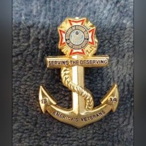 "Serving The Deserving" American Veterans Gold Toned Anchor Lapel Pin